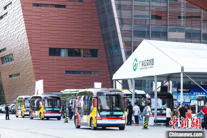 广州已开通10条自动驾驶巴士便民线路