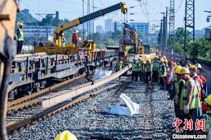 沪昆铁路贵州段上下行1400公里线路大修完成